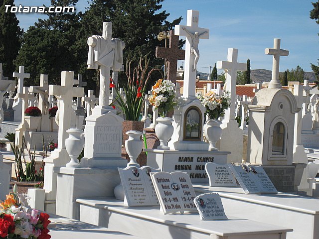 El ayuntamiento pone a punto el cementerio municipal 