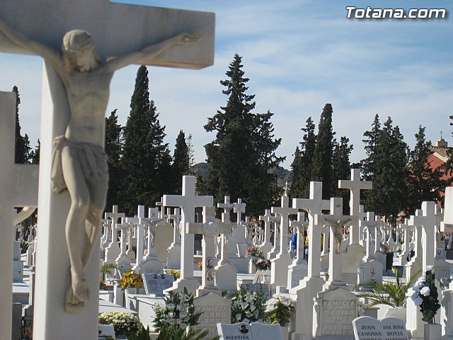 El ayuntamiento pone a punto el cementerio municipal 