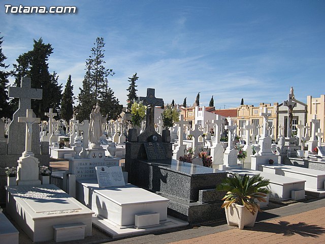 El ayuntamiento pone a punto el cementerio municipal 