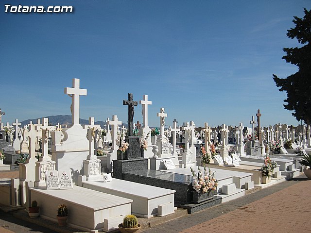 El ayuntamiento pone a punto el cementerio municipal 