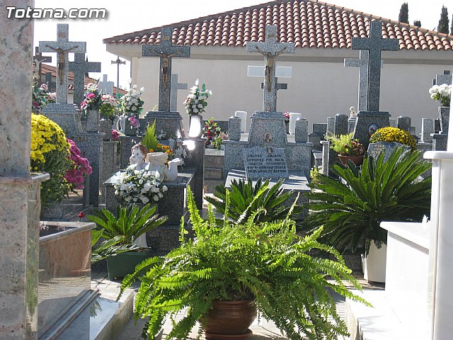 El ayuntamiento pone a punto el cementerio municipal 