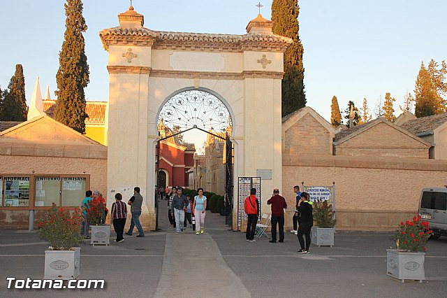 Cementerio. Das previos a Todos los Santos - 8