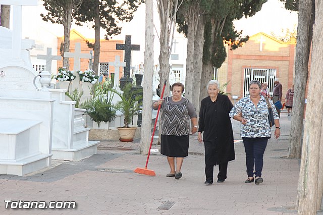 Cementerio. Das previos a Todos los Santos - 10