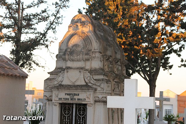 Cementerio. Das previos a Todos los Santos - 15