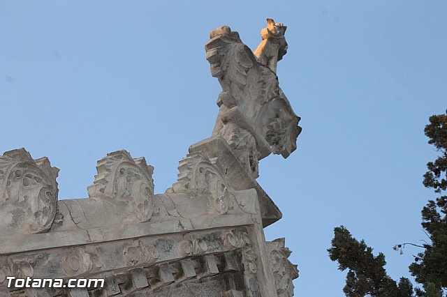 Cementerio. Das previos a Todos los Santos - 16