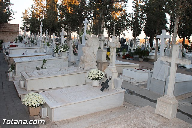 Cementerio. Das previos a Todos los Santos - 19