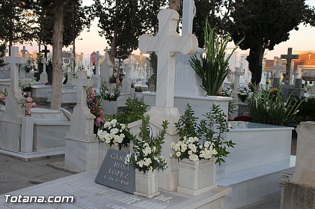 Cementerio. Das previos a Todos los Santos - 22