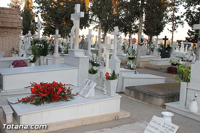 Cementerio. Das previos a Todos los Santos - 25