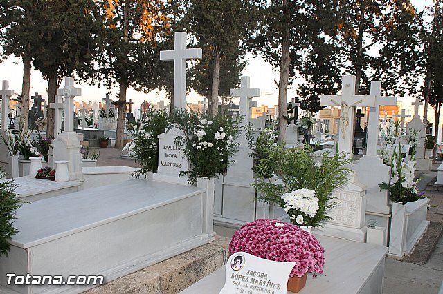 Cementerio. Das previos a Todos los Santos - 26