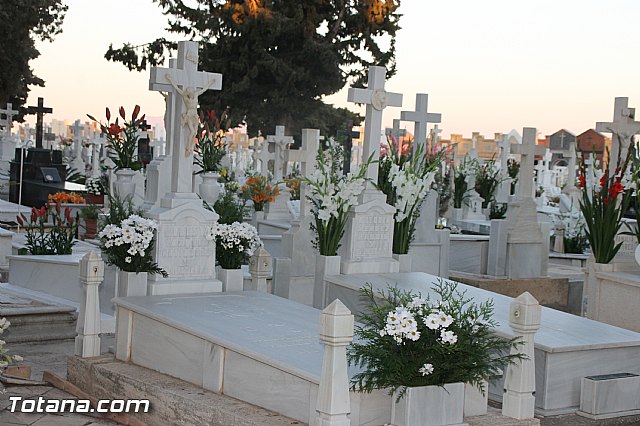 Cementerio. Das previos a Todos los Santos - 28