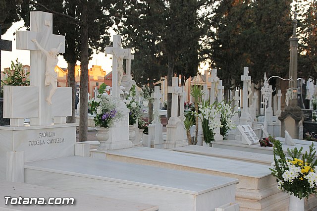 Cementerio. Das previos a Todos los Santos - 32