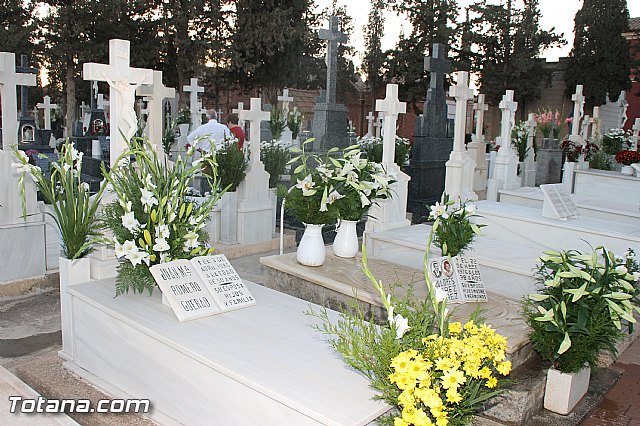 Cementerio. Das previos a Todos los Santos - 43