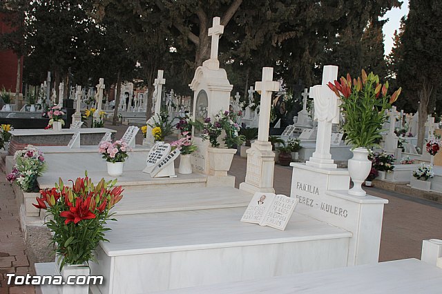 Cementerio. Das previos a Todos los Santos - 44