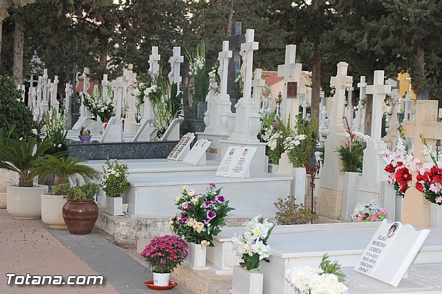 Cementerio. Das previos a Todos los Santos - 48