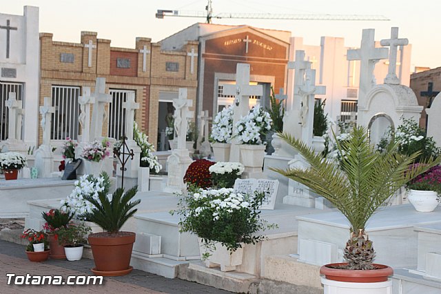 Cementerio. Das previos a Todos los Santos - 49