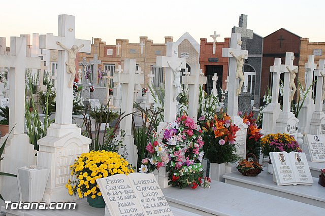 Cementerio. Das previos a Todos los Santos - 51