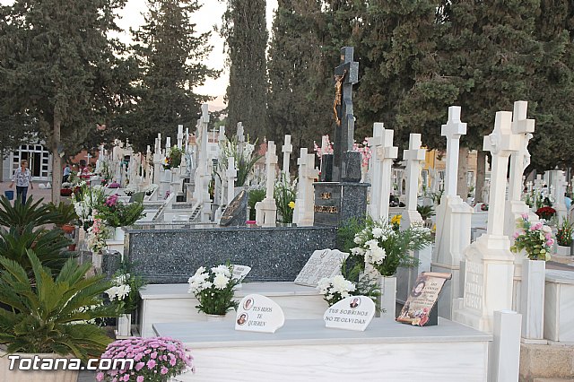 Cementerio. Das previos a Todos los Santos - 53