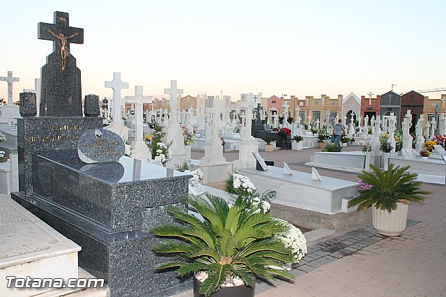 Cementerio. Das previos a Todos los Santos - 56
