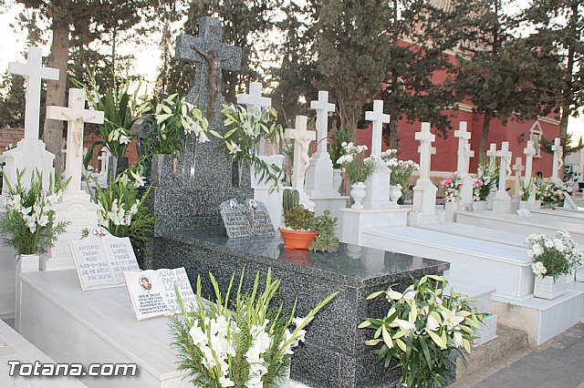 Cementerio. Das previos a Todos los Santos - 58