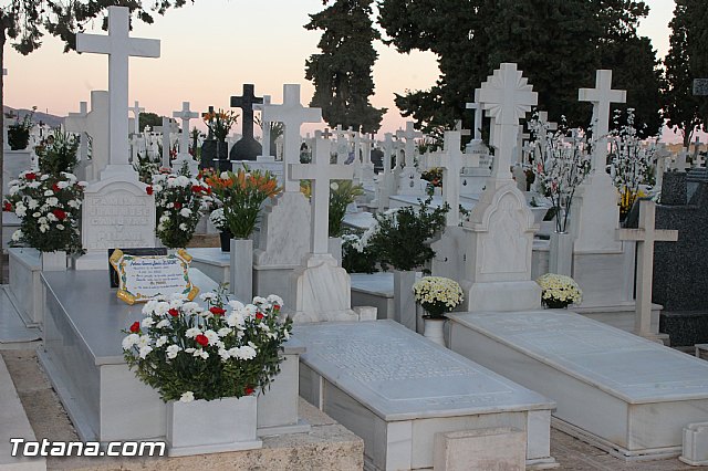 Cementerio. Das previos a Todos los Santos - 73