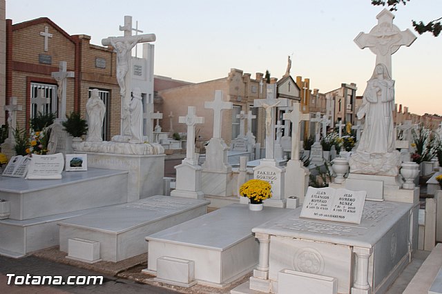 Cementerio. Das previos a Todos los Santos - 74