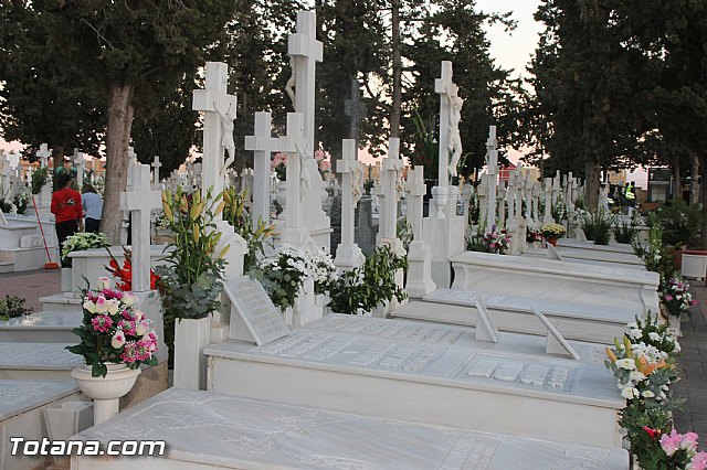 Cementerio. Días previos a Todos los Santos - 76