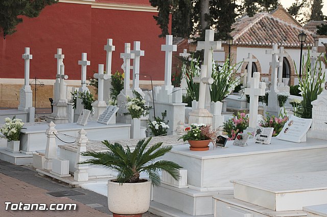 Cementerio. Das previos a Todos los Santos - 77