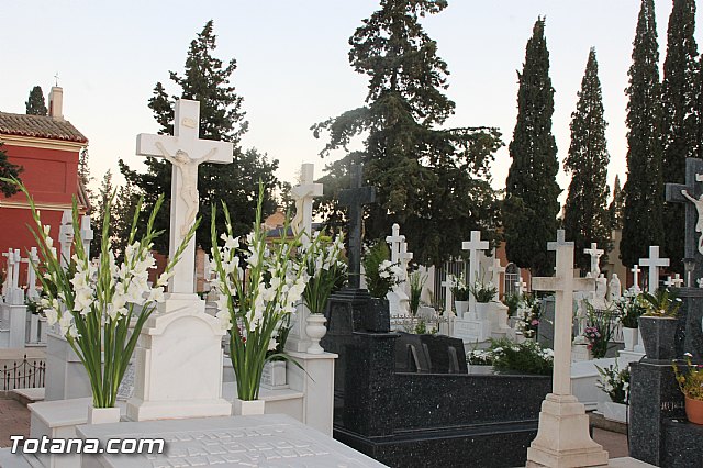 Cementerio. Das previos a Todos los Santos - 79