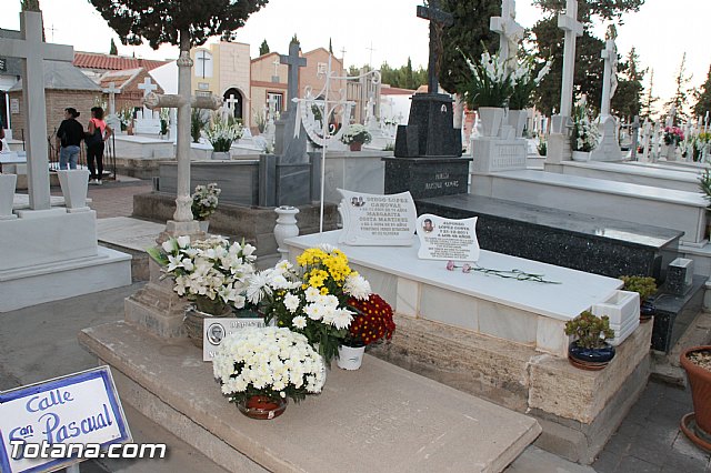 Cementerio. Das previos a Todos los Santos - 92