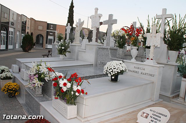 Cementerio. Das previos a Todos los Santos - 96