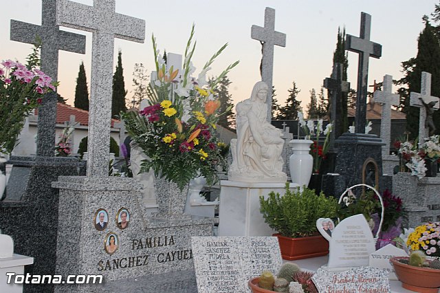 Cementerio. Das previos a Todos los Santos - 100