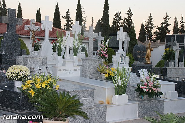 Cementerio. Das previos a Todos los Santos - 101