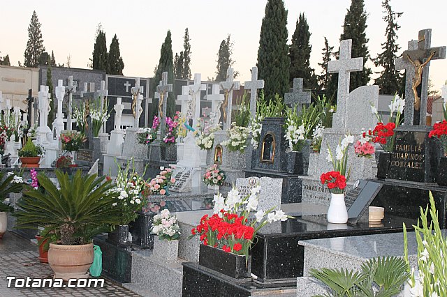 Cementerio. Das previos a Todos los Santos - 102