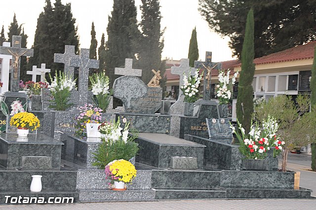 Cementerio. Das previos a Todos los Santos - 123
