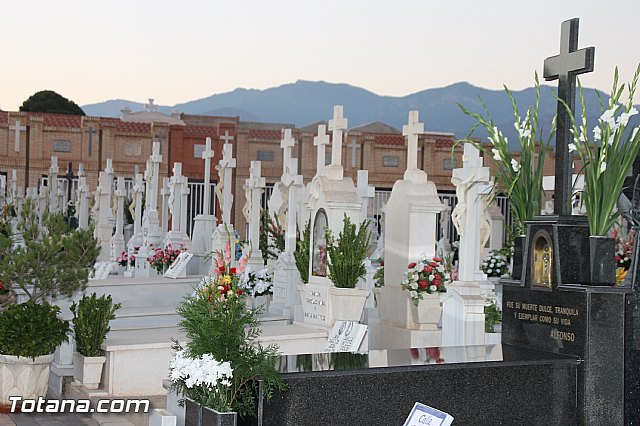 Cementerio. Das previos a Todos los Santos - 157