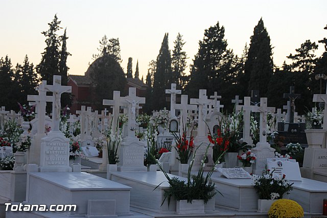 Cementerio. Das previos a Todos los Santos - 171