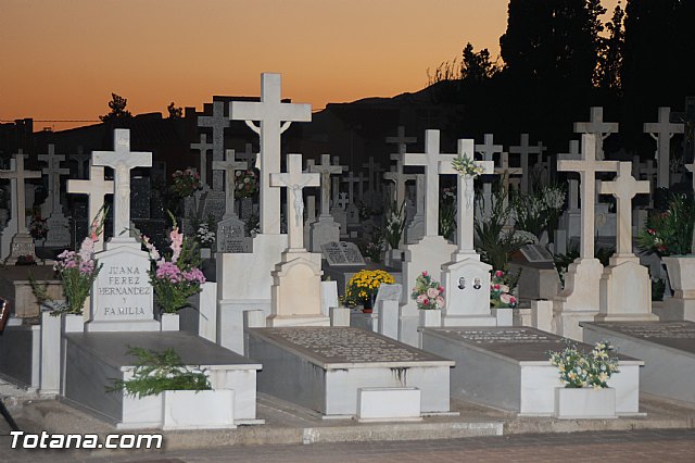 Cementerio. Das previos a Todos los Santos - 200