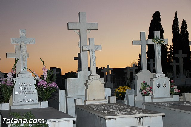 Cementerio. Das previos a Todos los Santos - 201