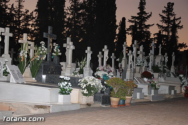 Cementerio. Das previos a Todos los Santos - 202