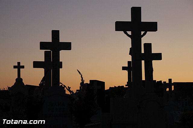 Cementerio. Das previos a Todos los Santos - 204