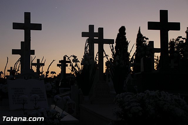 Cementerio. Das previos a Todos los Santos - 205