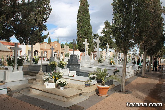 Cementerio. Da previo a la festividad de Todos los Santos 2018 - 23
