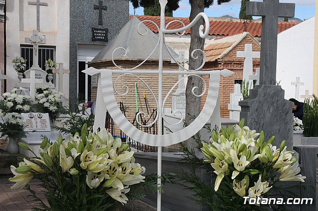Cementerio. Da previo a la festividad de Todos los Santos 2018 - 25