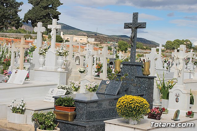 Cementerio. Da previo a la festividad de Todos los Santos 2018 - 121