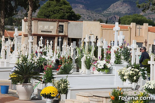 Cementerio. Da previo a la festividad de Todos los Santos 2018 - 124