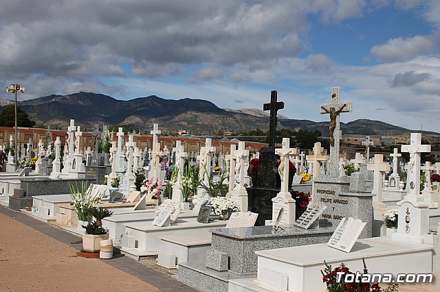 Cementerio. Da previo a la festividad de Todos los Santos 2018 - 137