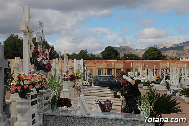 Cementerio. Da previo a la festividad de Todos los Santos 2018 - 152