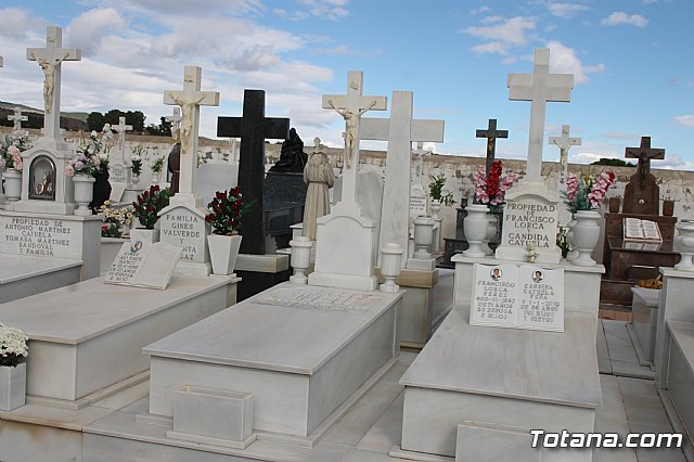 Cementerio. Da previo a la festividad de Todos los Santos 2018 - 180