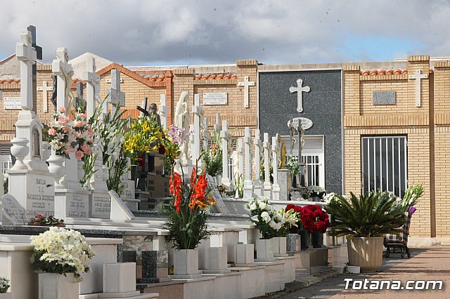 Cementerio. Da previo a la festividad de Todos los Santos 2018 - 195