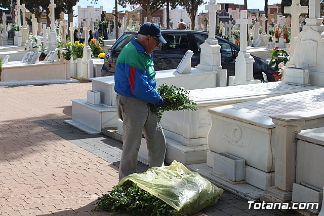 Cementerio. Da previo a la festividad de Todos los Santos 2018 - 196